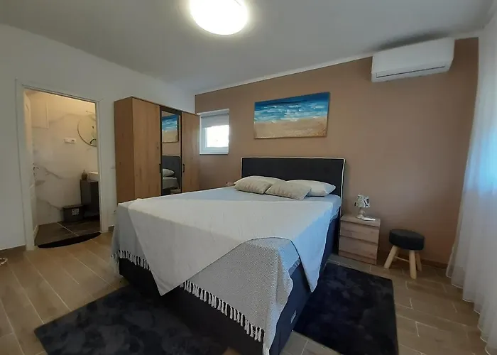 Hana With A Private Pool * Malinska